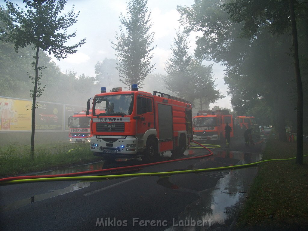 Brand Schuetzenhof Neusser Landstr P6215.JPG